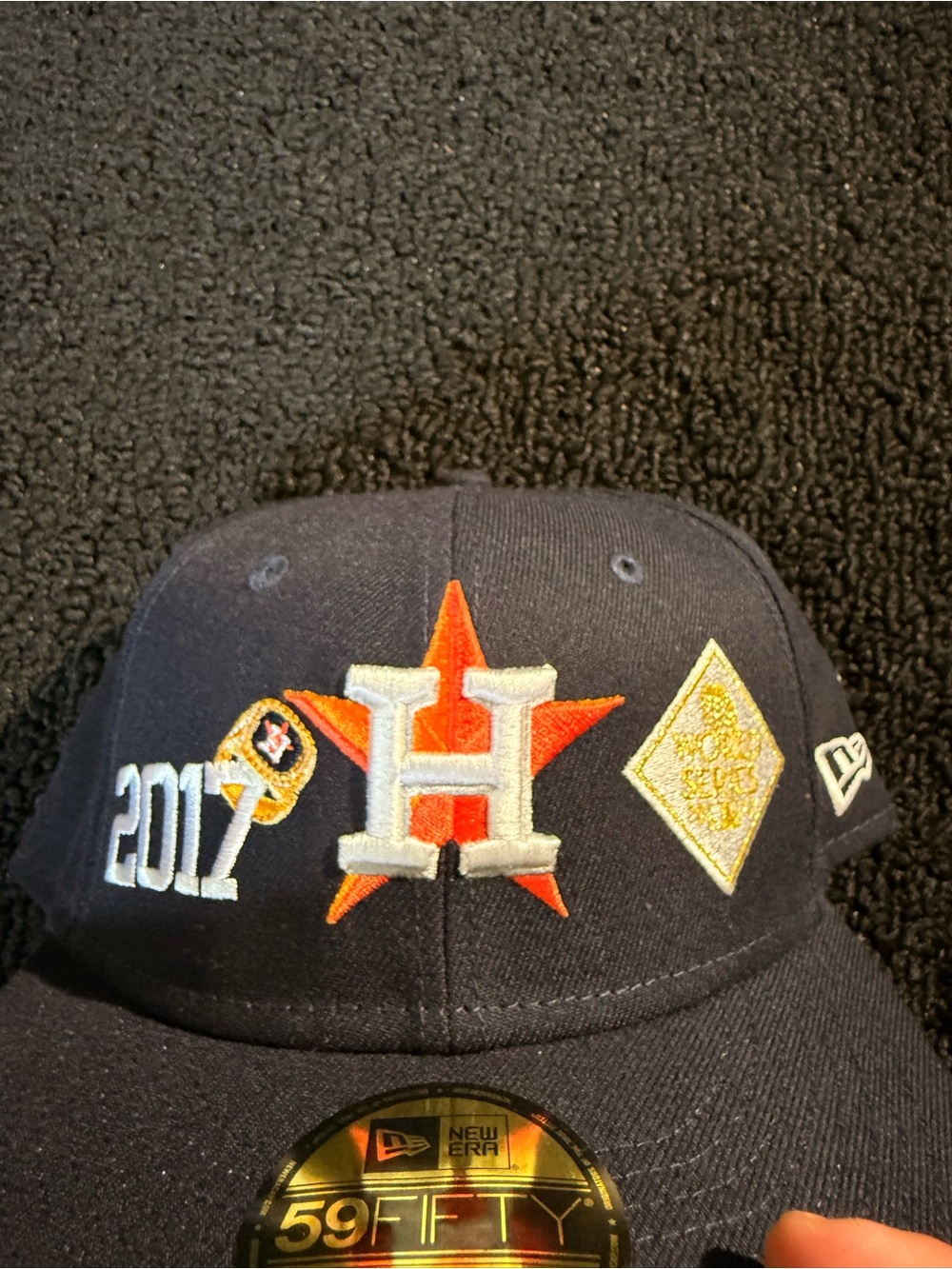 Hat with New Era sticker - Picture 3 of 9